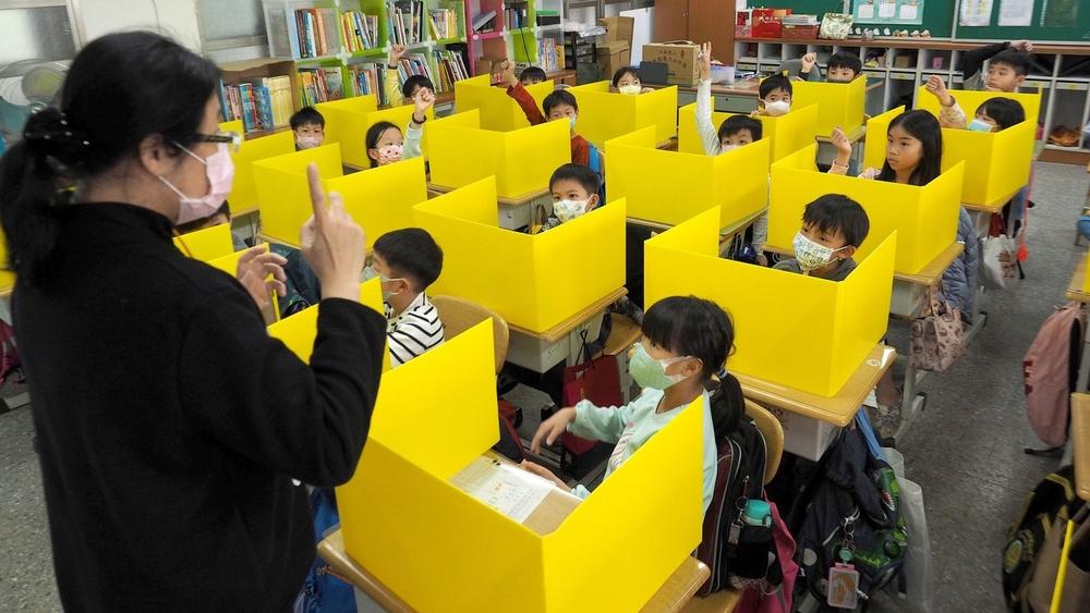 رغم مجاورتها للصين.. تايوان هزمت فيروس كورونا "مبكرًا" بمساهمةٍ من نائب رئيس البلاد "عالم الفيروسات"