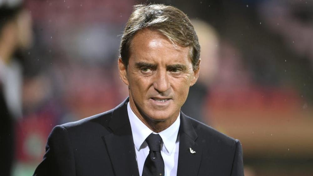 مدرب منتخب إيطاليا "روبرتو مانشيني": "أشك في إمكانية استكمال الدوري الإيطالي وأخشى تعرض اللاعبين للإصابات..!"