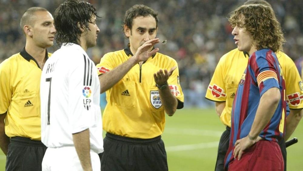 حكم إسباني سابق: "90% من حكام 'الليغا' يساندون ريال مدريد و10% يساندون برشلونة"