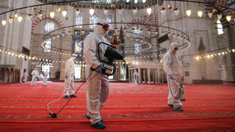 كورونا .. قرارات لعودة الحياة شرقا وغربا وفتح المساجد بالسعودية وفلسطين وتركيا