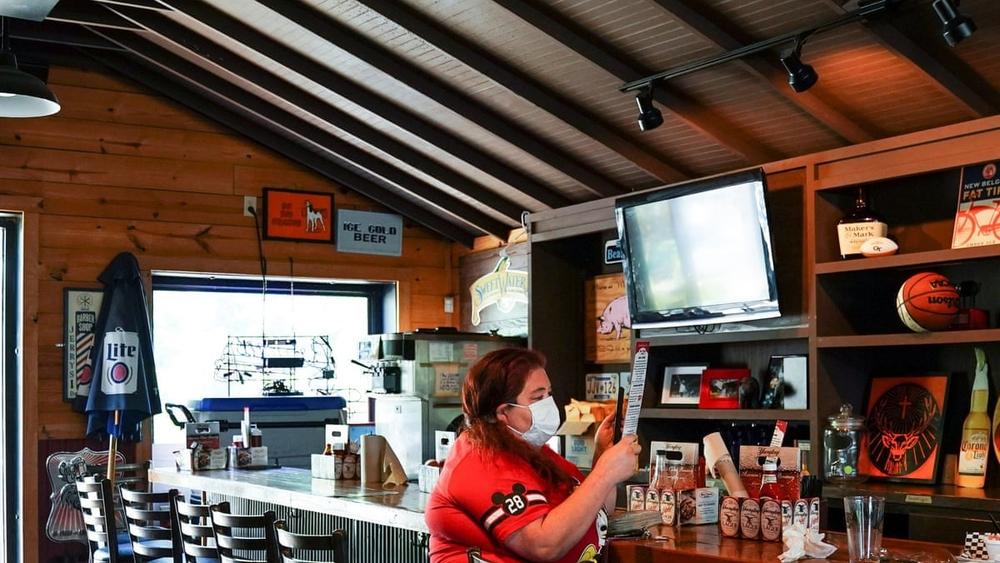 جورجيا تقرر عودة المتاجر والمقاهي والمواصلات العامة للعمل قبل 8 يونيو