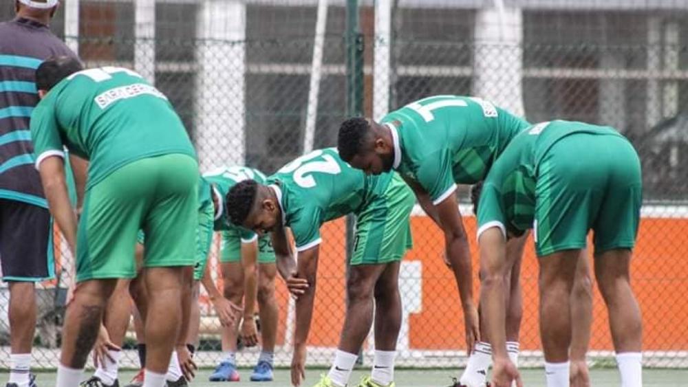 لاعبو النادي القنيطري لـ"البطولة": "لم نتوصل بأي درهم منذ 4 أشهر .. فقط لاعبو الأمل من تحصلو على تعبئة 100 درهم من الإدارة من أجل مواصلة التداريب"