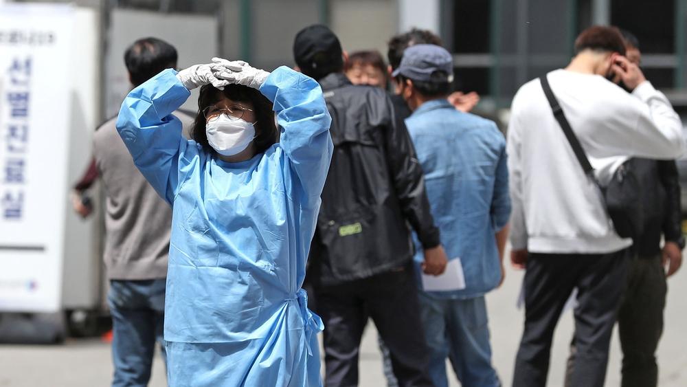 كوريا الجنوبية تسجل أعلى عدد من الإصابات الجديدة بفيروس كورونا منذ شهرين تقريبًا