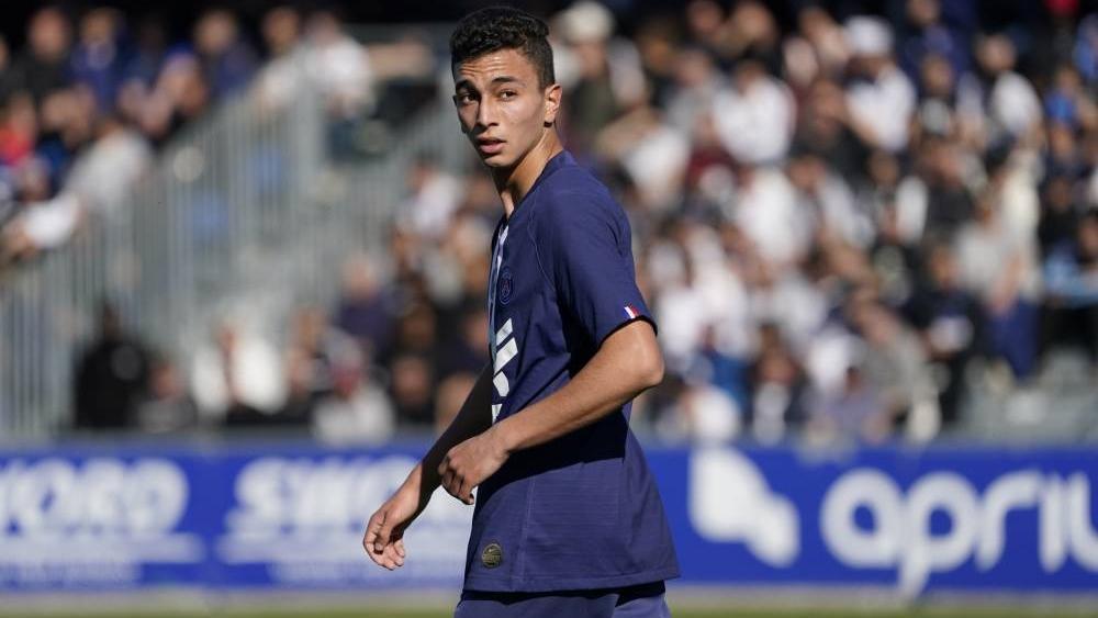 المغربي - الإسباني أيوب يوسفي يوقع أول عقد احترافي مع نادي أنجيه الفرنسي