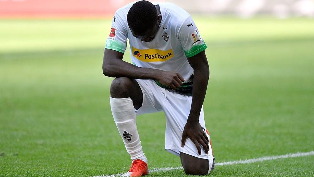 تورام يتضامن مع مقتل فلويد من طرف شرطي في أمريكا.. ويحتفل بـ"انحنائه على ركبته"!