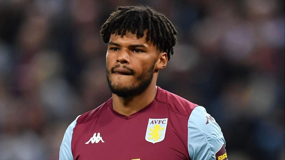 مدافع أستون فيلا: "لم يتم استشارة اللاعبين في مسألة استئناف الدوري الإنجليزي.. تتم معاملتنا كسلع"