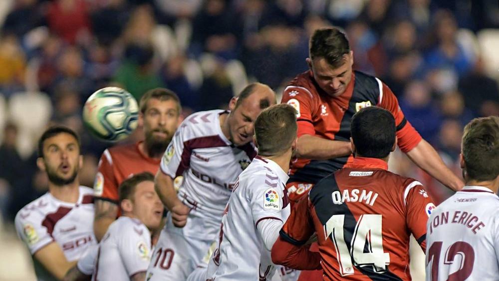 الكرة الإسبانية تعود بـ"إكمال الشوط الثاني" من مباراة رايو فايكانو-ألباسيتي!