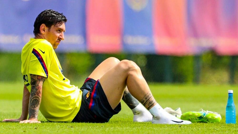 ميسي يواصل الغياب عن تدريبات برشلونة والشكوك تحوم حول جاهزيته لعودة "الليغا"