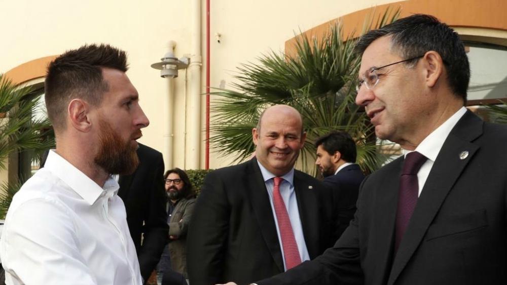 برشلونة يُعيد فتح ملف التجديد لميسي ويصطدم بشرطه "المُقلق"