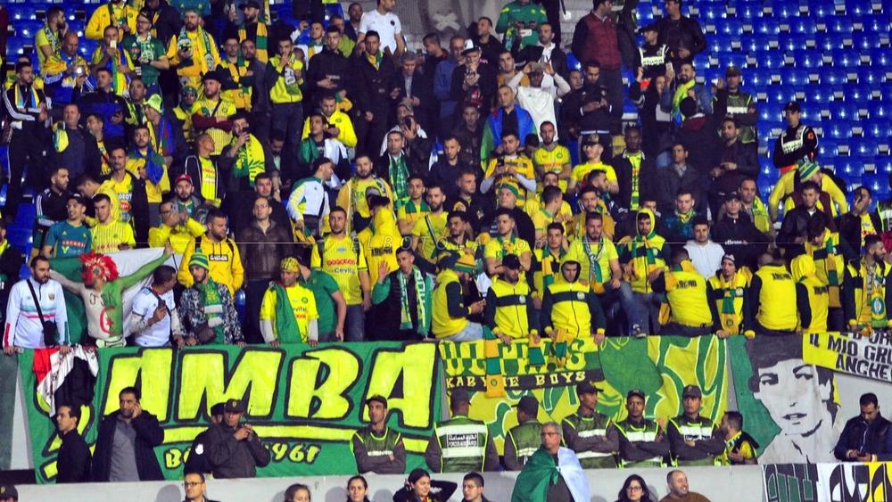 "الكاف" يغرم شبيبة القبائل 32500 ألف دولار بسبب سلوك جماهيره في مباراتيْ الفريق أمام الرجاء والترجي