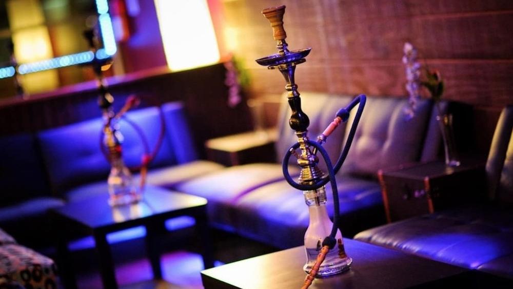 مع رفع "قيود كورونا".. منظمة الصحة العالمية تدعو لحظر "الشيشة"!