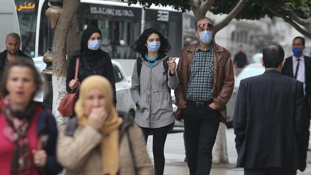 الجزائر تبدأ تخفيف إجراءات الحجر الصحي ضد كورونا.. وتسمح بفتح صالونات الحلاقة و70% من المحلات التجارية