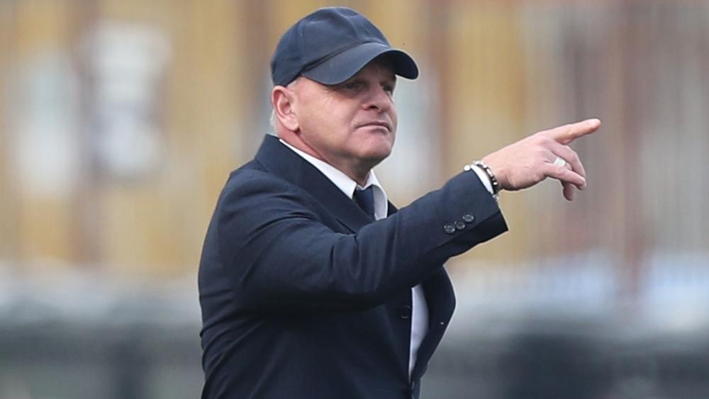 فيورنتينا يكشف عن جديد حالة مدربه بعد إصابته بفيروس "كورونا"