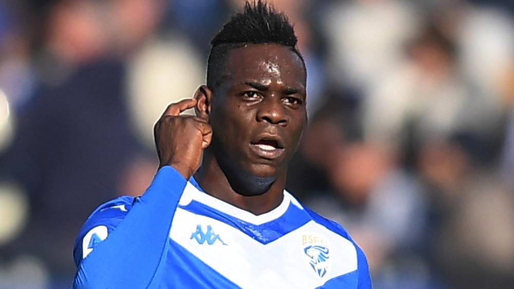 بريشيا الإيطالي يمنع بالوتيلي من دخول معسكر الفريق