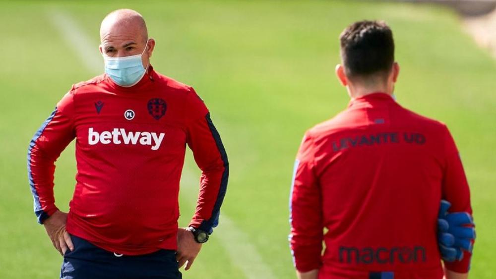 مدرب ليفانتي يعترض على عودة الجماهير في مباريات الليجا