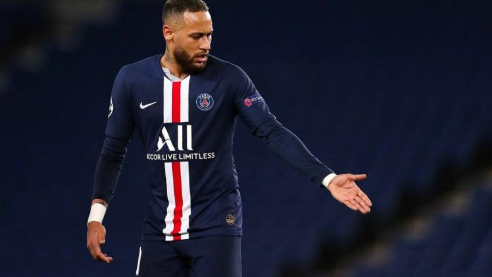 في ظل أزمة كورونا.. البرازيلي نيمار يعود إلى باريس استعدادًا لاستئناف التدريبات