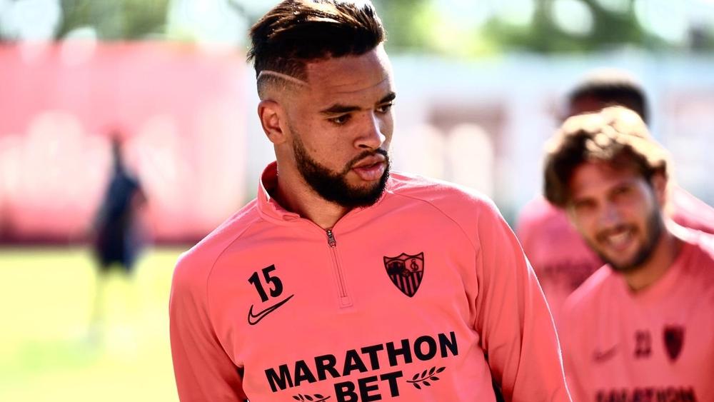 النصيري: "فزت على برشلونة مع ليغانيس.. والآن أريد تكرار ذلك مع إشبيلية"