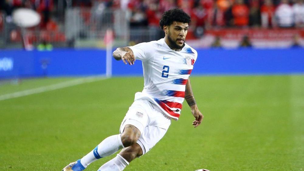 مدافع نيوكاسل "يدلين" مُهددًا بعدم اللعب لأمريكا مجددًا: "من الصعب تمثيل بلد لا يعرف المساواة"