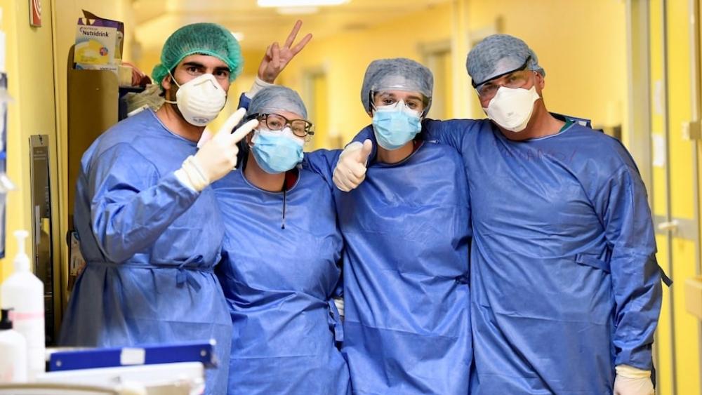 طبيب إيطالي متخصص في الأمراض المعدية: "كورونا تحول من نمر مفترس إلى قطة برية!"