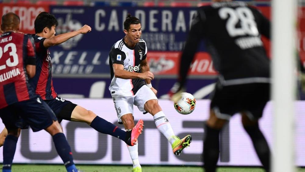 كريستيانو رونالدو يُصالح جماهير يوفنتوس ويسجل ركلة جزاء في بولونيا