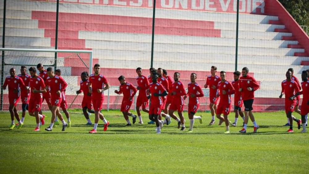 الجامعة | تعيين إداري لكل فريق من أجل مراقبة مدى التزام النوادي بالإجراءَات الوقائية قبل استئناف "البطولة الإحترافية"