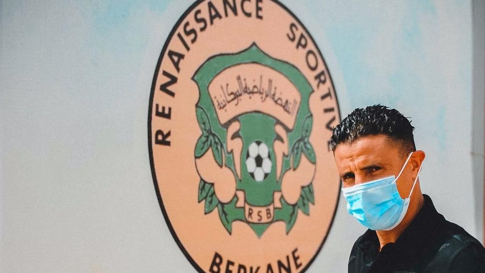 لاعبو نهضة بركان يعودون لمركز التداريب لإجراء فحوصات فيروس "كورونا"