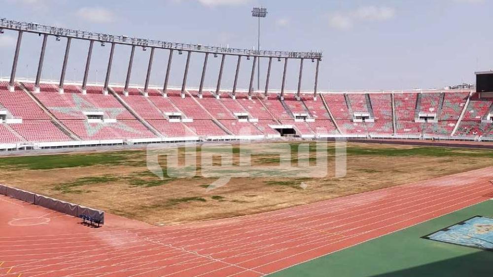 فضيحة جديدة.. أرضية ملعب "مولاي عبد الله" في حالة "كارثية" بعد  إهمالها طيلة فترة الحجر الصحي..!