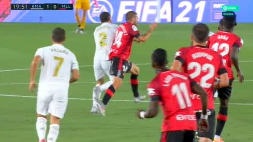 صحيفة 'ماركا' تؤكد عدم صحة هدف ريال مدريد الأول: "هدف فينيسيوس سبقه خطأ واضح لكارفاخال!"