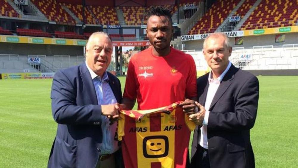 وكيله لـ"البطولة" : "ناد مغربي مهتم بكريستيان أوساغونا .. و اللاعب لم ينسَ ذكرياته مع الرجاء الرياضي رغم كل شيء"