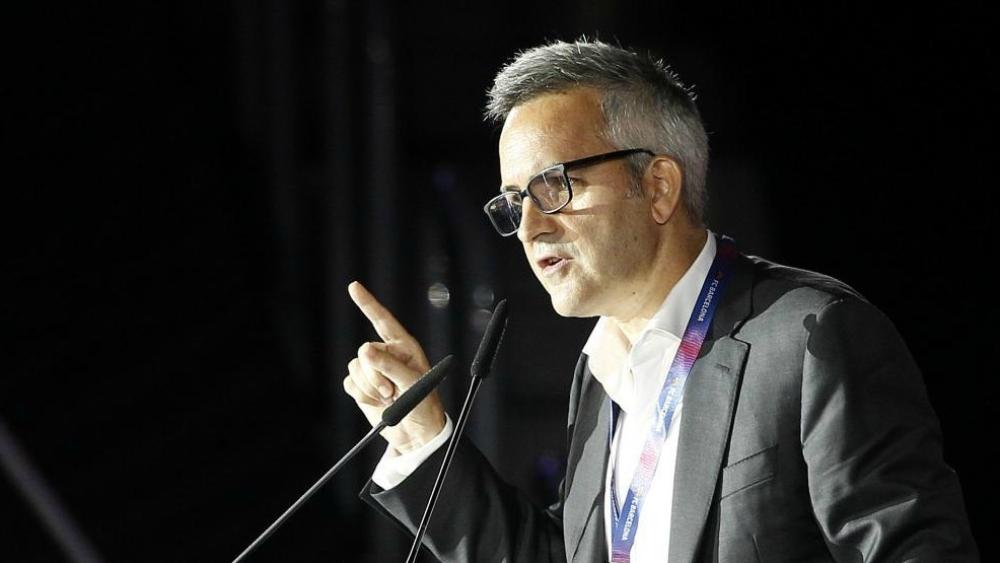 فيكتور فونت منافس بارتوميو يكشف سبب تفريط برشلونة في "آرثر ميلو"