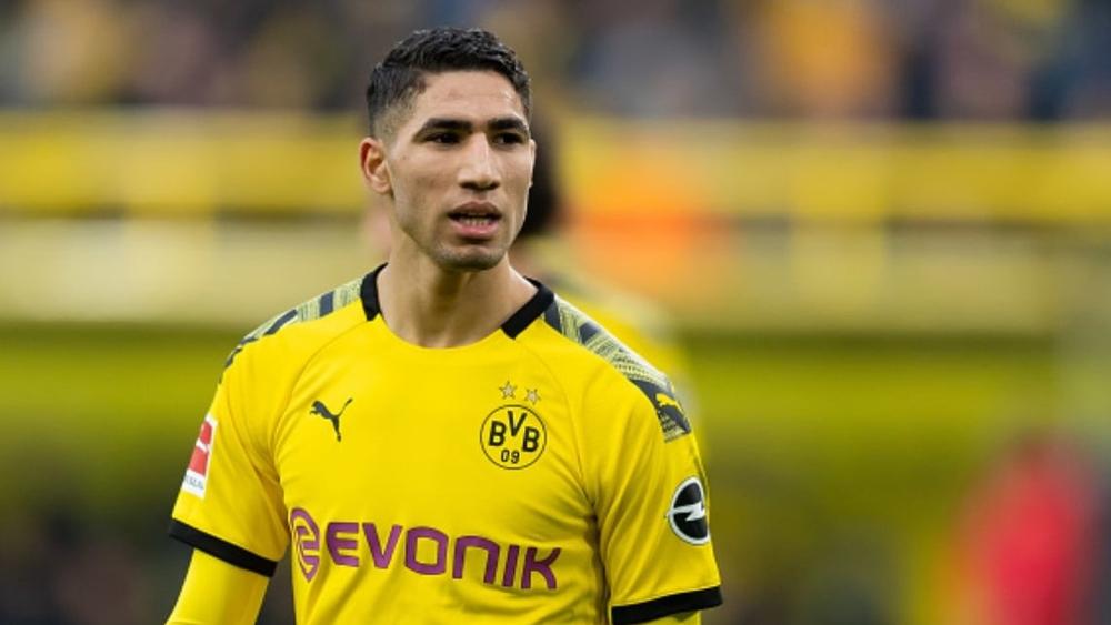 حكيمي يصل إلى ميلانو للتوقيع لنادي إنتر الإيطالي.. ويؤكد: "كنت على صواب لاختيار دورتموند قبله"