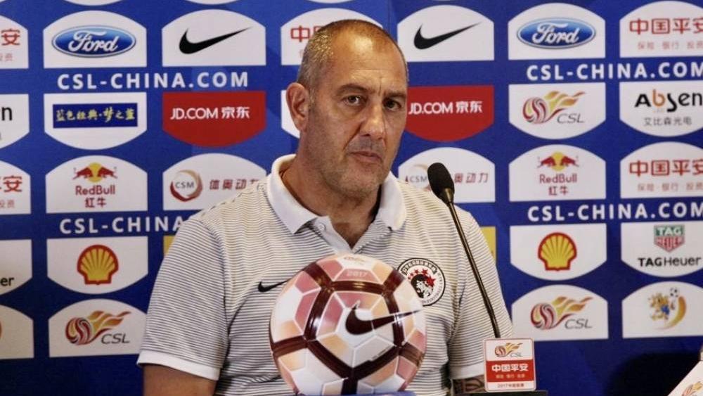 بعد شهر واحد من تدريبه للفريق .. ريني لوبيلو يؤكد نهاية مغامرته مع الحسنية ويعلق قائلا: "أنا حزين جدا لأنني أحببت المشروع كثيرا"