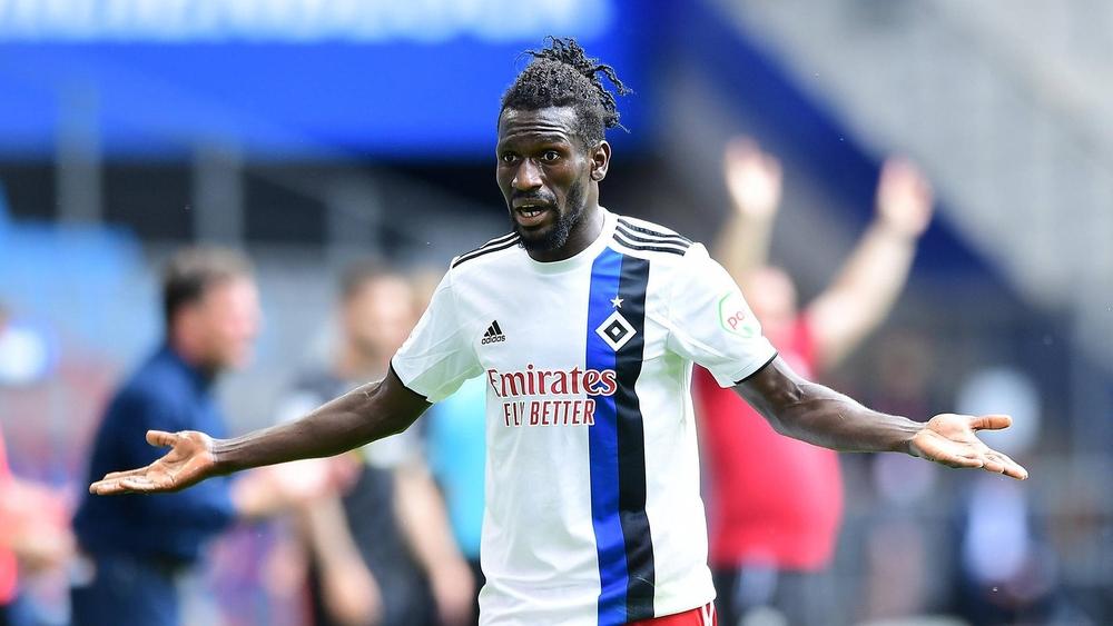 لاعب هامبورغ يخالف قوانين الإقامة.. والسلطات "تشك" في "تزوير" وثائقه!