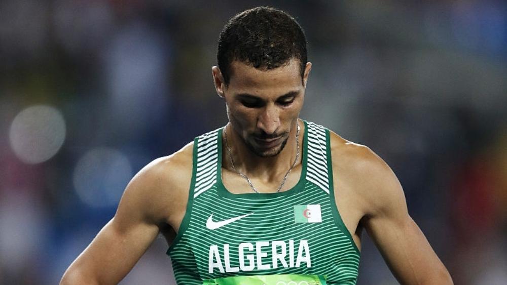 الجزائري مخلوفي 'يهاجم' السلطات الجزائرية: "4 أشهر وأنا عالق في جنوب أفريقيا.. أدركت أنه لا قيمة لي كمواطن جزائري"