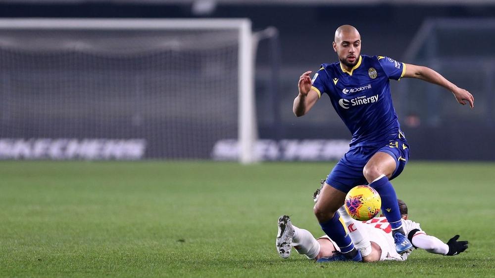 موقع "وان فوتبول" يُشيد بشراسة سفيان أمرابط: "إنه وحش يتقاتل على جميع الكرات"