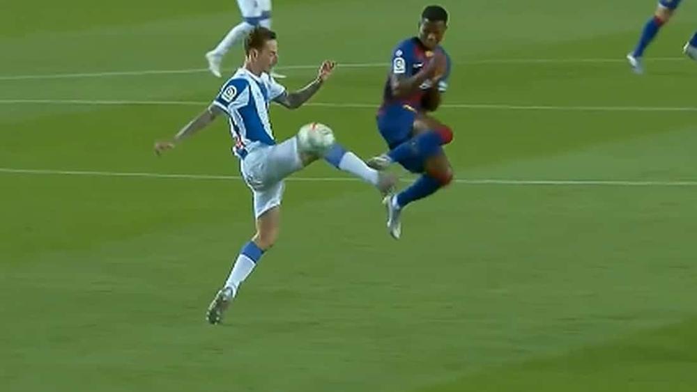 أنسو فاتي ينال البطاقة الحمراء بعد 3 دقائق على دخوله ويصبح ثاني أصغر لاعب يطرد في "الليغا" بالقرن الـ21!