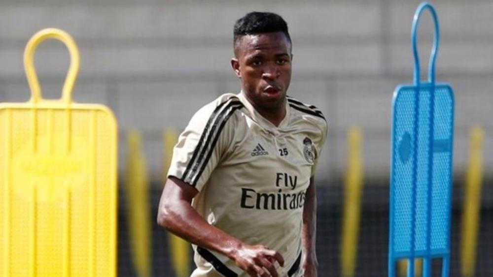 زيدان: "خطأ في اختبار كورونا حرم فينيسيوس من المشاركة في التدريبات"