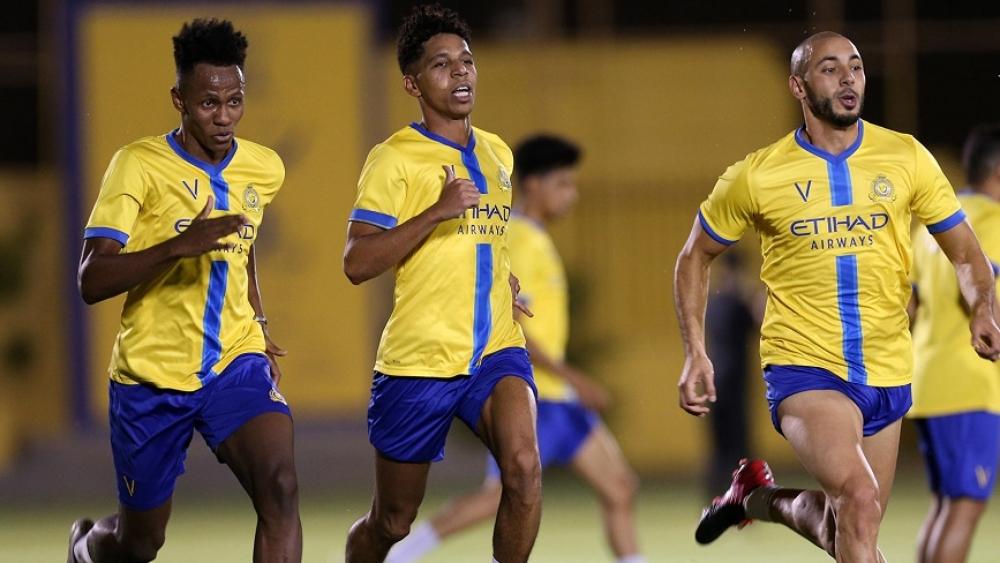 بعد تأكد خلو جسمه من "كورونا".. أمرابط يشارك في تدريبات النصر الجماعية