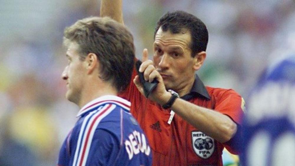 قبل 22 سنة .. الراحل بلقولة يُعانق "العالمية" ويُدير نهائي المونديال