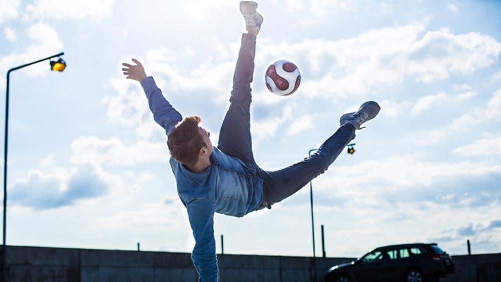 "بليكيس" تطلق مسابقة "الفريستايل" لكرة القدم بشراكة مع "البطولة"