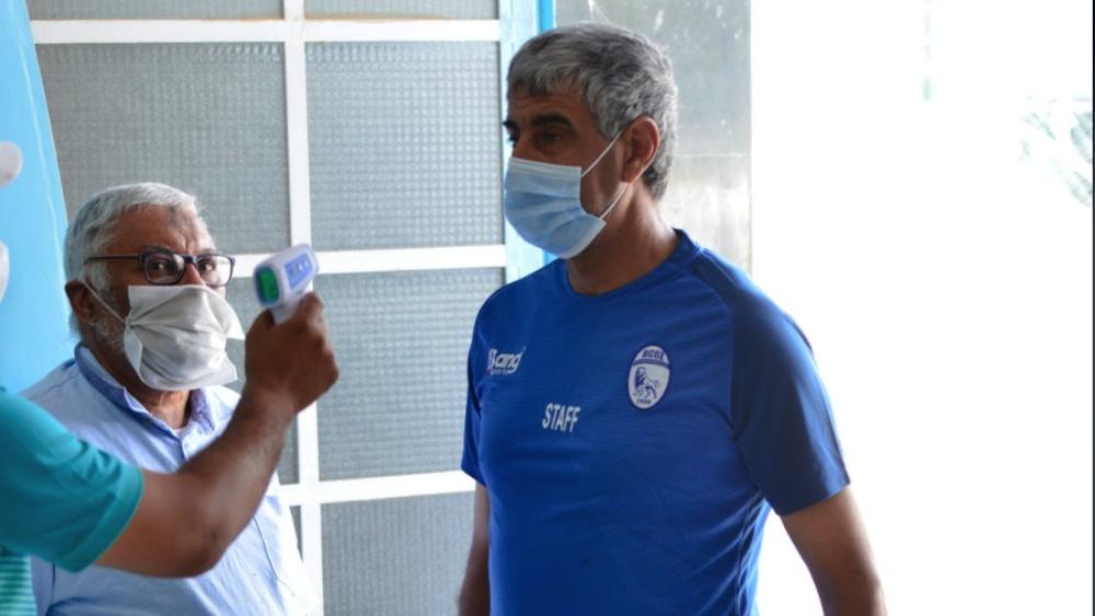 في احترامٍ تامٍ لـ"البروتوكول الصحي" .. سريع واد زم يُجري اختبارات "كوفيد-19" بصفة دورية