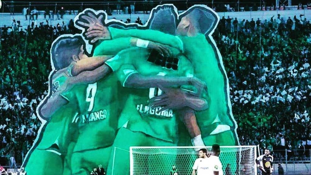 جماهير الرجاء بعد قرار "مباراة الجديدة": "الجامعة أنصفت النادي .. القانون يعلو ولا يُعلى عليه"