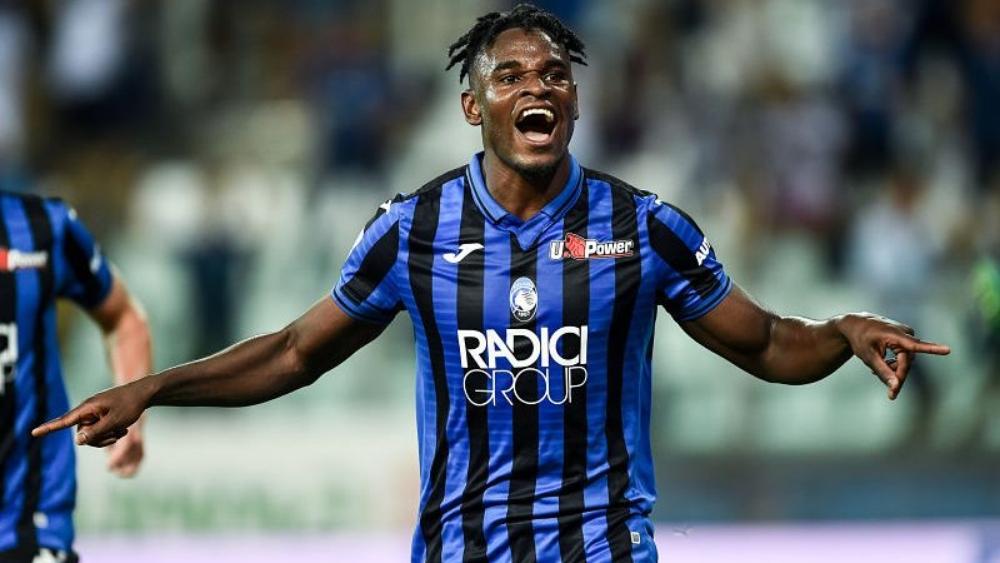 تألق زاباتا يجذب أنظار يوفنتوس لخلافة هيغواين