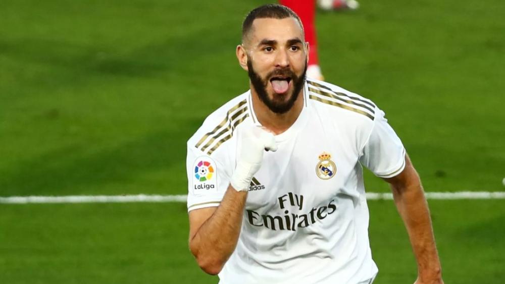 في استفتاء الـ"ماركا".. بنزيما يتفوق على ميسي وينال جائزة "أفضل لاعب" في الليغا هذا الموسم