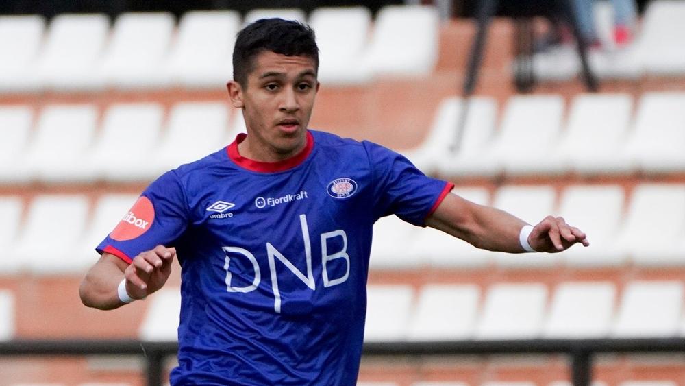 "فاليرينغا النرويجي" يجدد عقد اللاعب المغربي الشاب أسامة صحراوي إلى غاية 2023