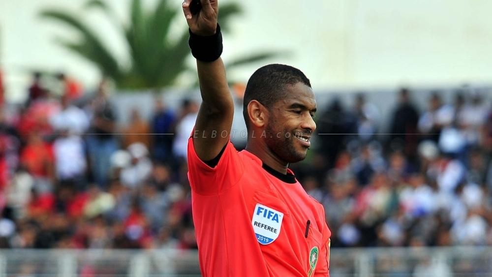 الجامعة تعين سمير الكزاز لقيادة مباراة الدفاع الحسني الجديدي والرجاء الرياضي