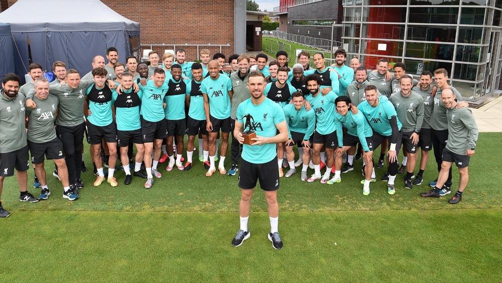 اعتراضات على فوز هندرسون بجائزة لاعب الموسم في إنجلترا .. والجماهير تسأل أين صلاح وأوباميانغ؟