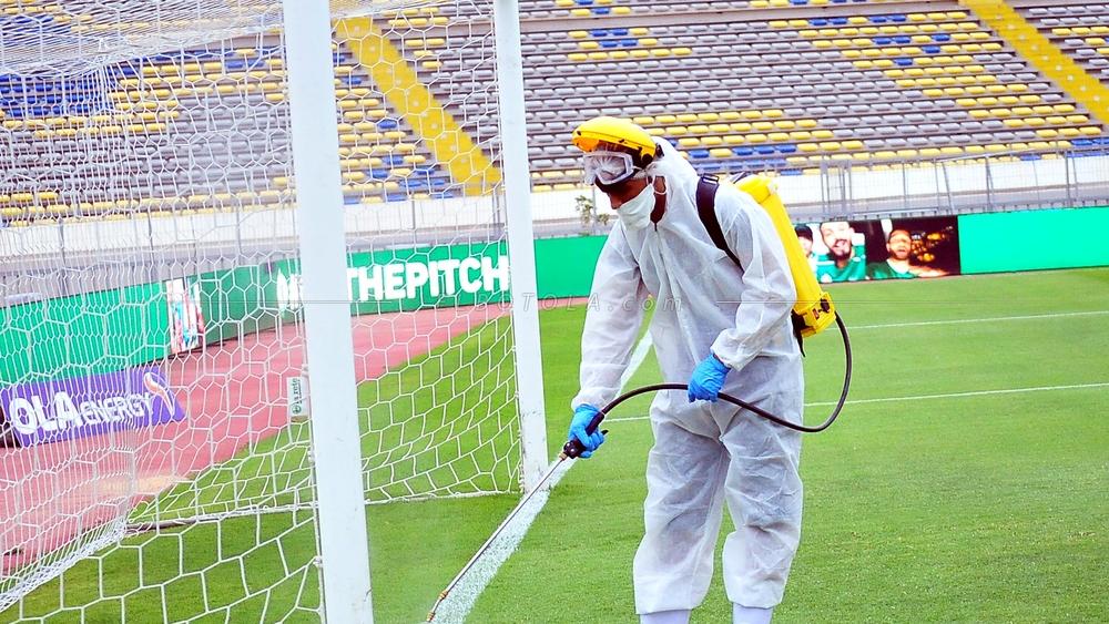 العصبة الاحترافية تدعو الأندية الوطنية للتقيُّد بـ"البروتوكول الصحي" .. وتُذكِّرها بتدابير ما بعد اكتشاف "كوفيد-19"