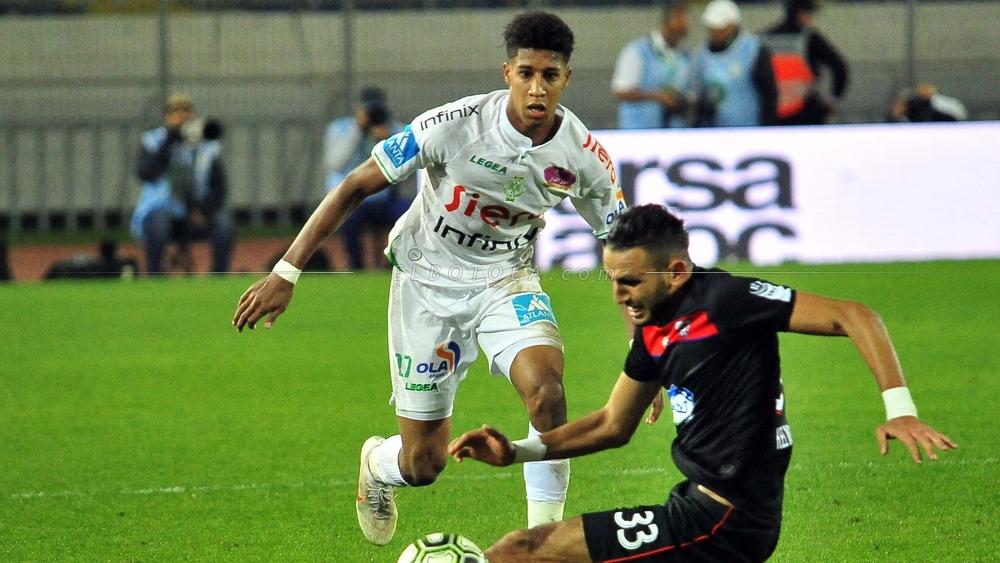 خاص/ تحركات كبيرة ومفاوضات مسؤولين كُرويين والسلطة لتفادي تأجيل مباراة الرجاء والماط