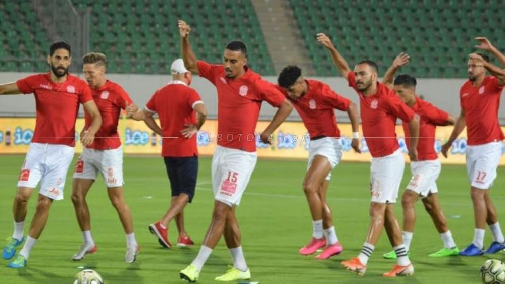 بعثة الحسنية تغادر صوب الجديدة صباح الغد تأهبا لمواجهة نهضة الزمامرة .. والبوفتيني أبرز الغائبين